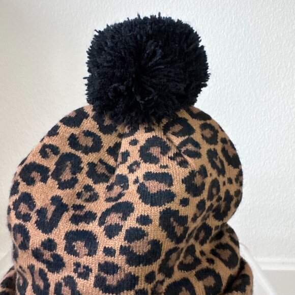 Nike Youth Cheetah Print Beanie Brown w/ Gold Swoosh & Black Pom – Winter Hat - Picture 3 of 8